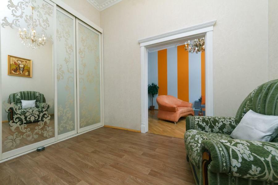 Apartments On Besarabka Kyiv Exterior photo